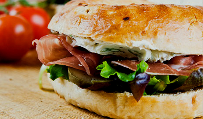 Recette de printemps : Sandwich basque au poulet et poivrons