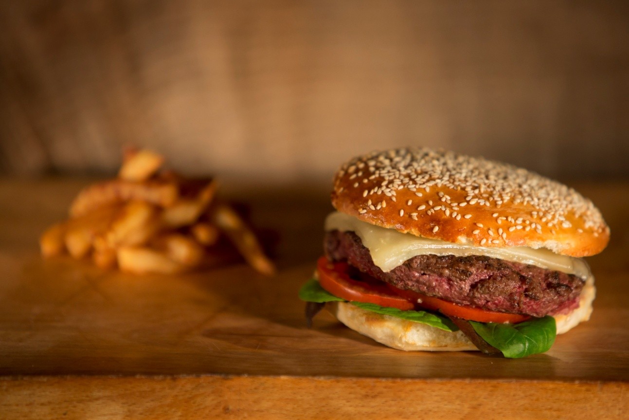 Ils réalisent le premier burger basque à base de produits frais et de qualité
