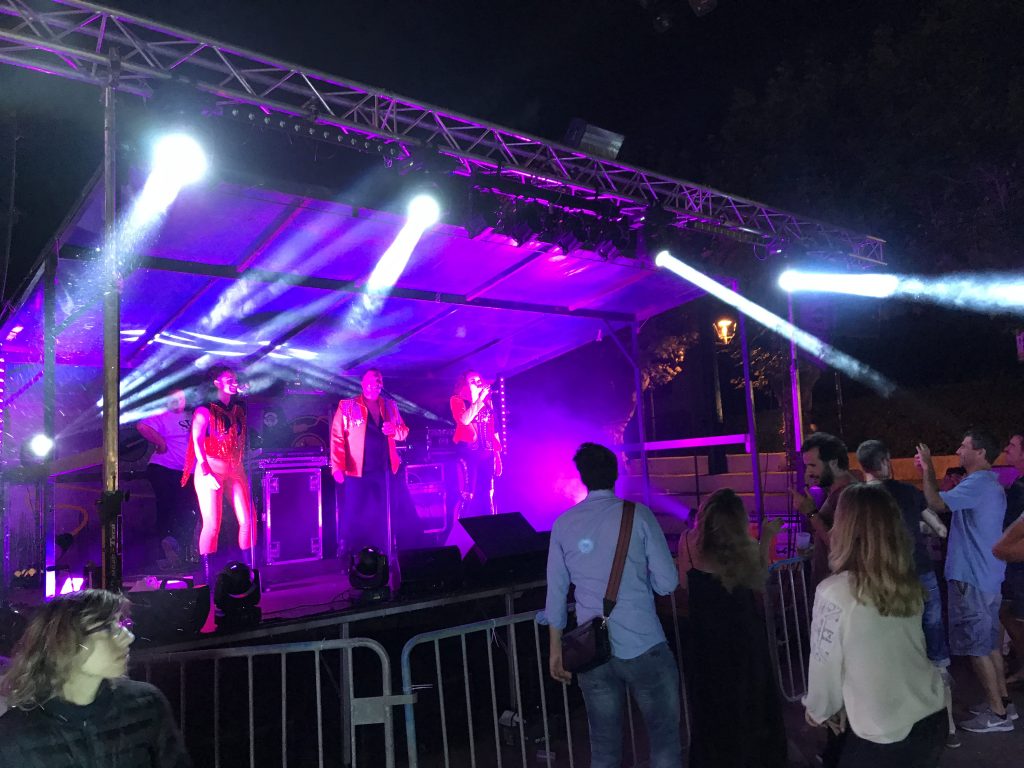 Nouveau : le podium de bal Bruno Sono