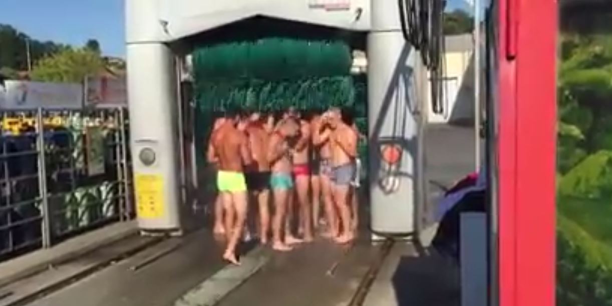 VIDEO : les festayres se passent au Lavomatic et ça donne le spectacle le plus incroyable des Fêtes de Bayonne !!