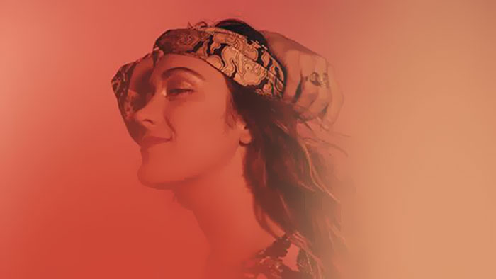 La biarrote Justine Mauvin fait la part belle à la pop française !