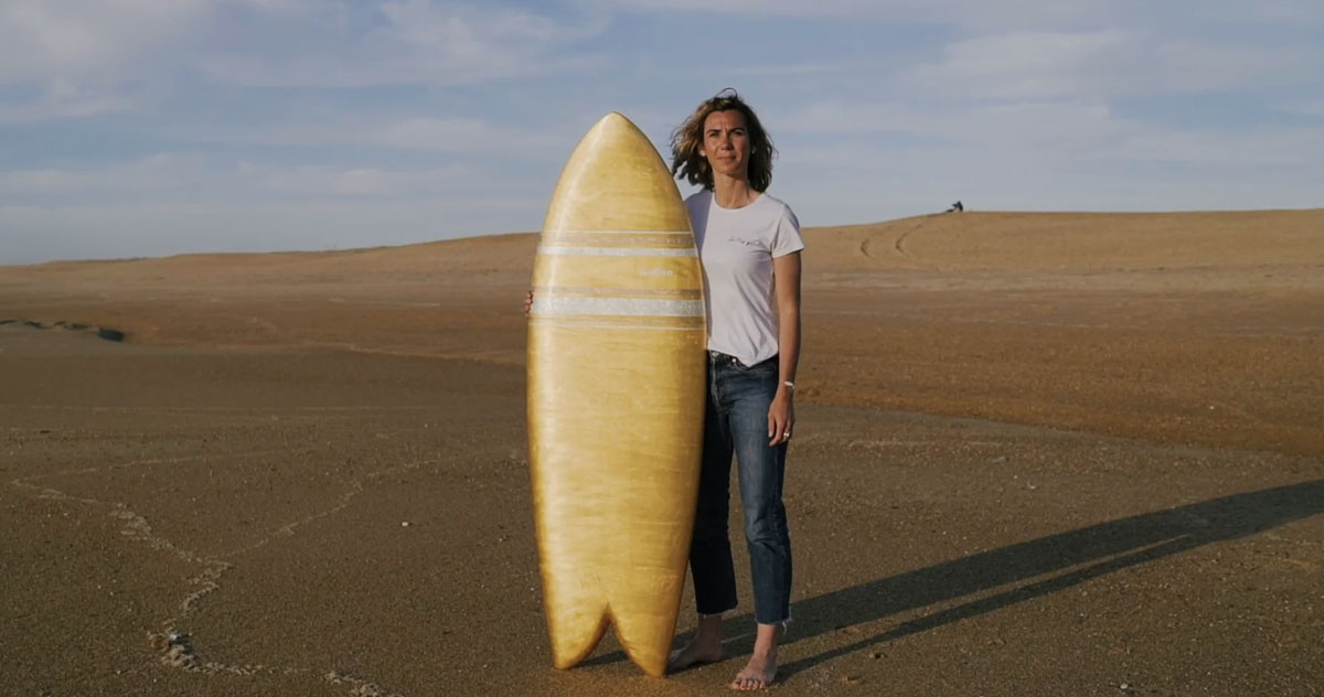 Video : une planche de surf en or ???