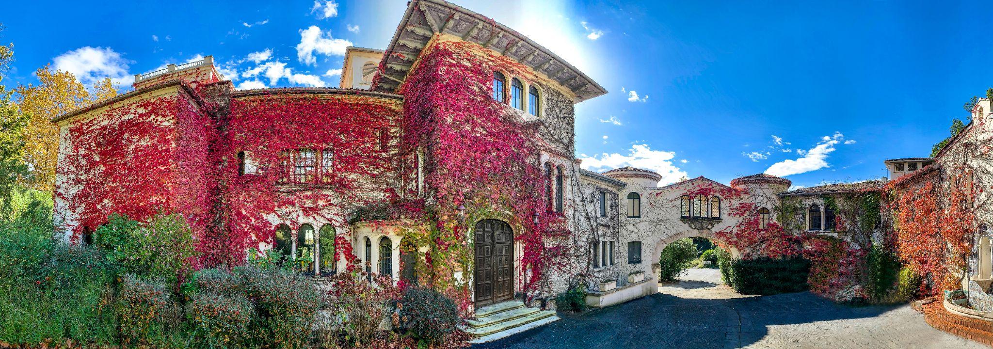 BRINDOS, LAC & CHÂTEAU***** ouvre ses portes et transporte ses hôtes dans un univers féérique