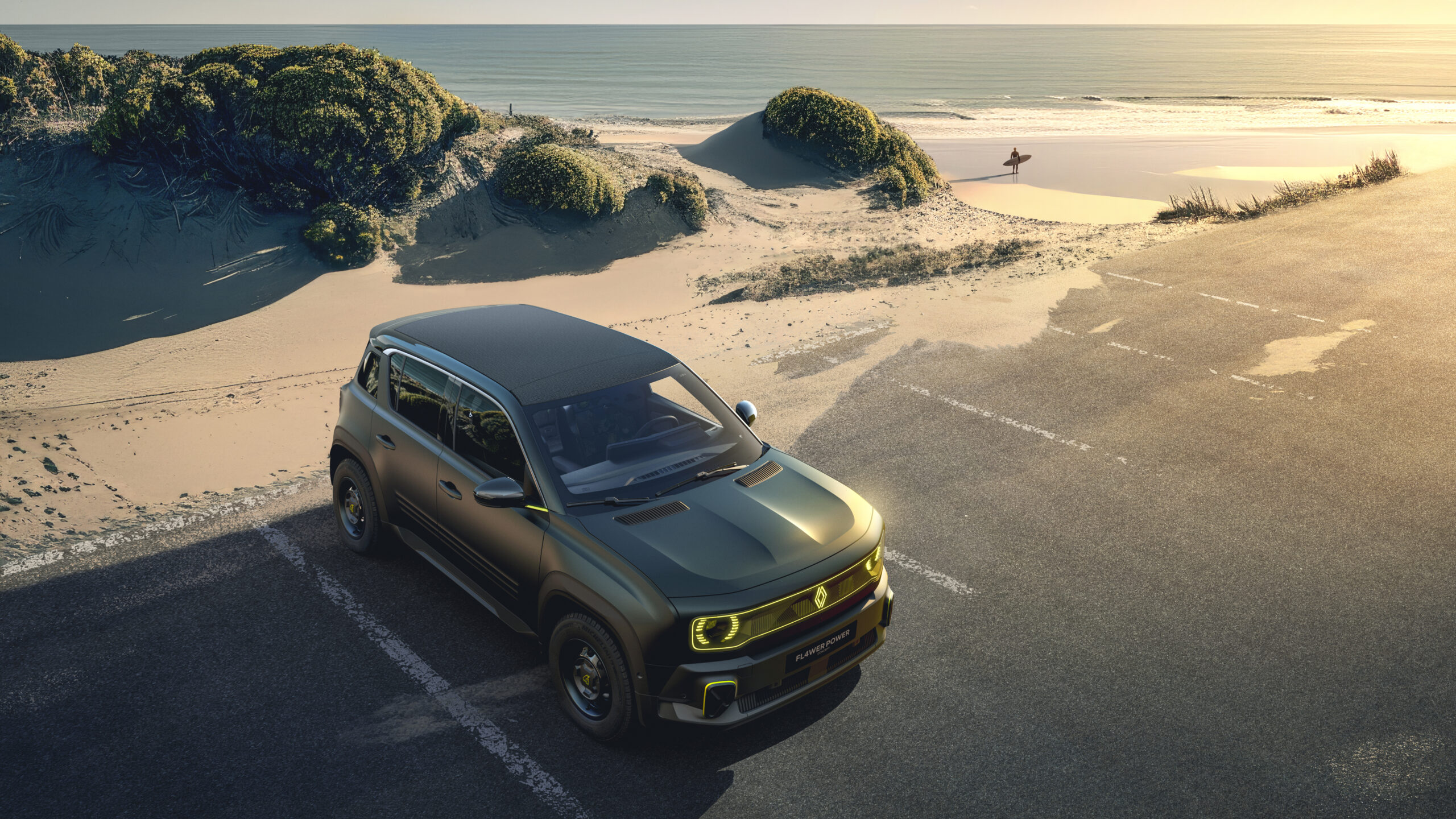 La Renault 4 E-Tech electric fait son show au 4L Trophy 2025 à Biarritz