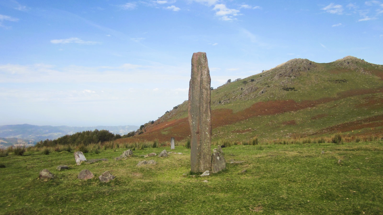 La légende du menhir d’Eteneta : un mystère des montagnes basques