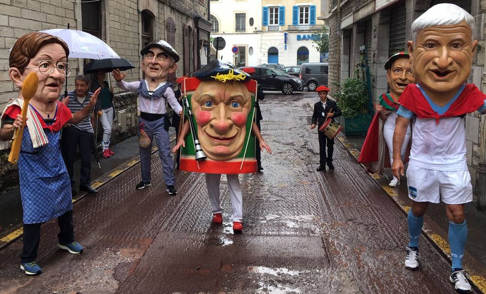 Des cabezudos fetes de bayonne
