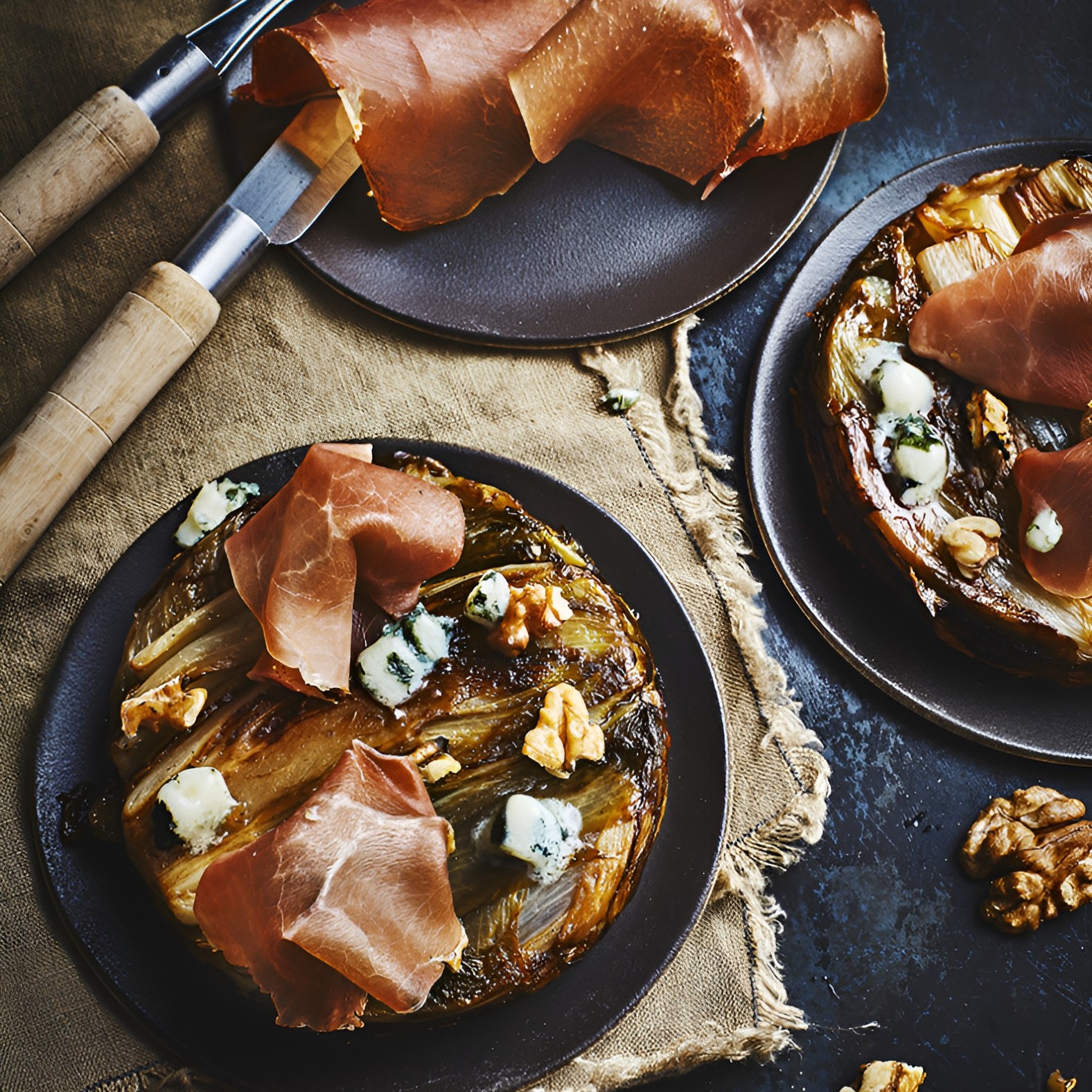 tartelettes-tatins-endive-roquefort-au-jambon