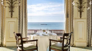 À Biarritz, une Saint-Valentin impériale face à l’océan à l’Hôtel du Palais