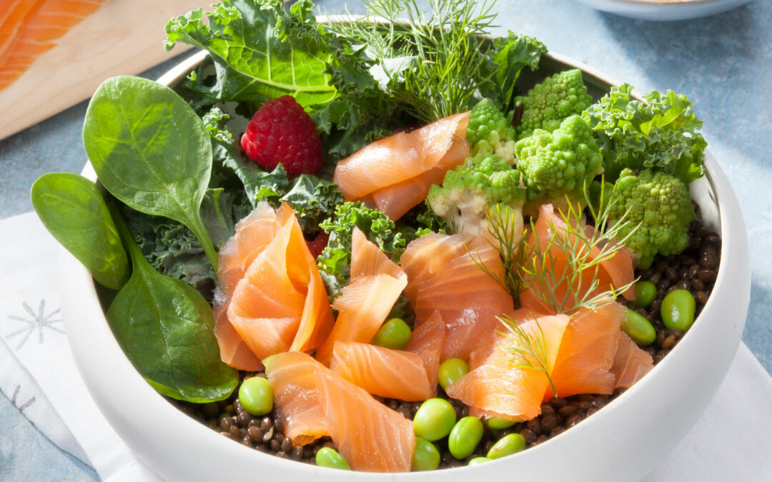 Poke bowl basque à la truite fumée et légumes du terroir